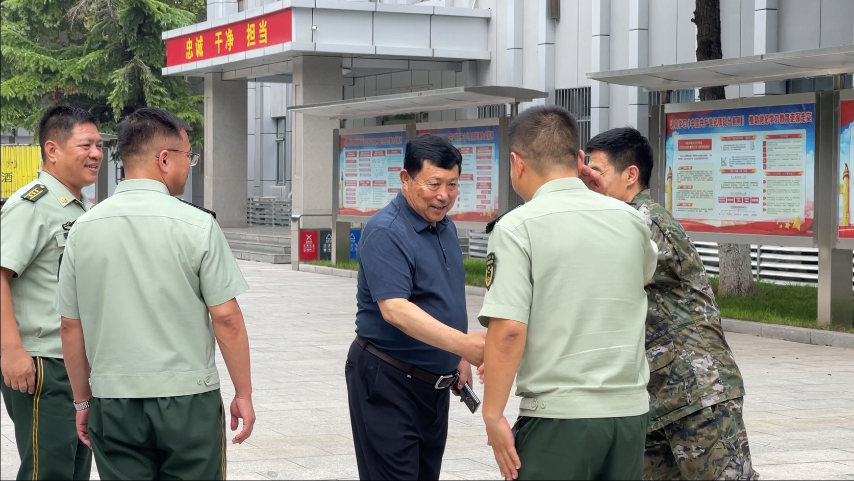 促双拥 共发展|J9直营集团集团开展八一走访慰